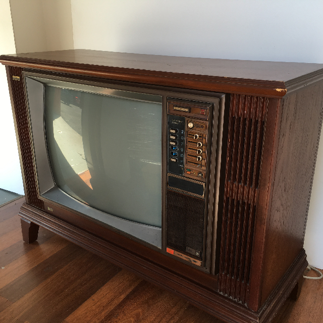 TELEVISION - Kreisler TV in Cabinet